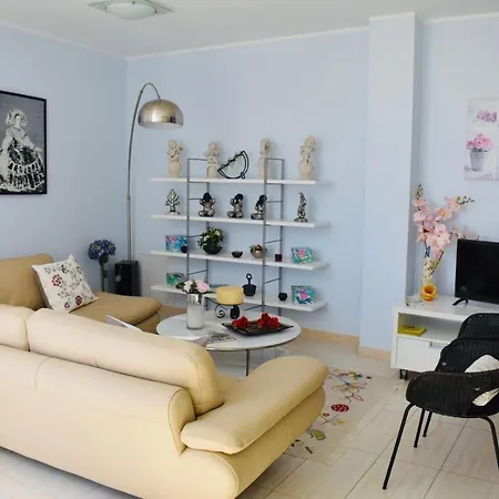 Modern And Comfortable * Candelaria